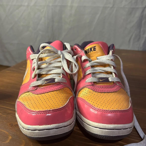 Nike Air wmn shoes size 6.5 - Picture 2 of 11